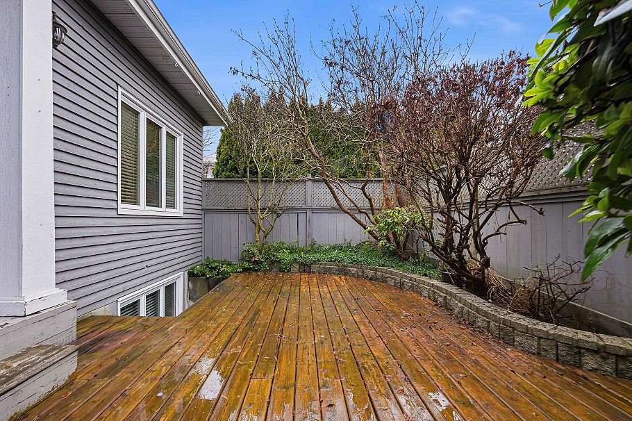 1558 Bowser Avenue North Vancouver, BC - 11