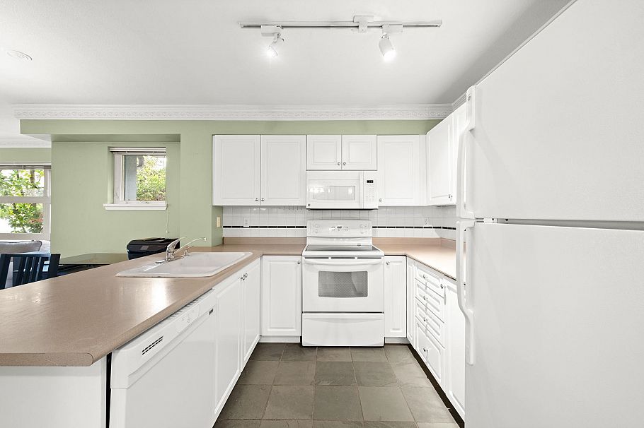 104 2815 Yew Street Vancouver, BC - 9