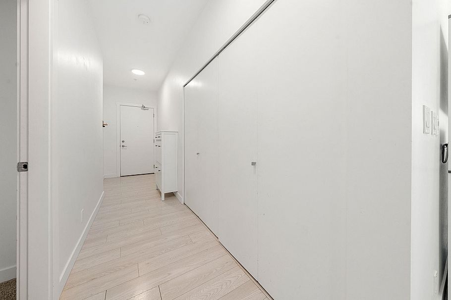 208 711 W 14th Street North Vancouver, BC - 26