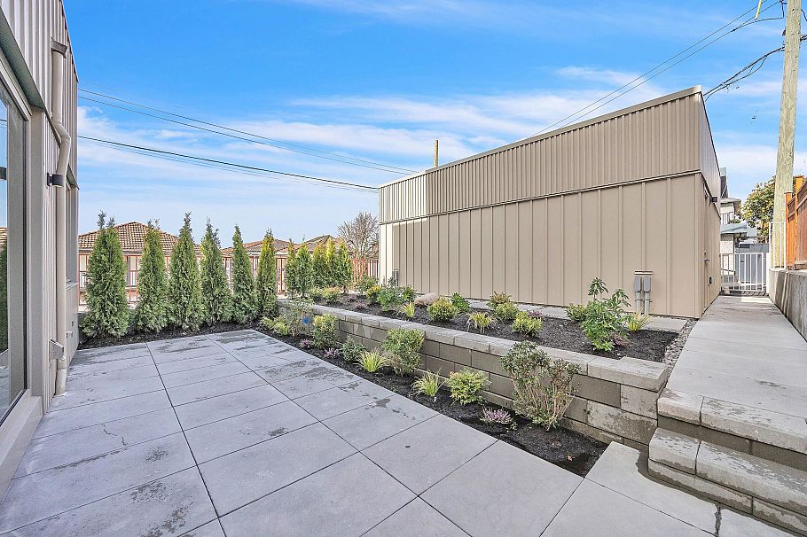 2 2915 E 5th Avenue Vancouver, BC - 9