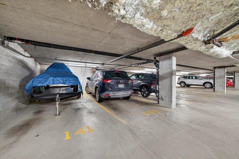 211 3600 Windcrest Drive North Vancouver, BC - 25