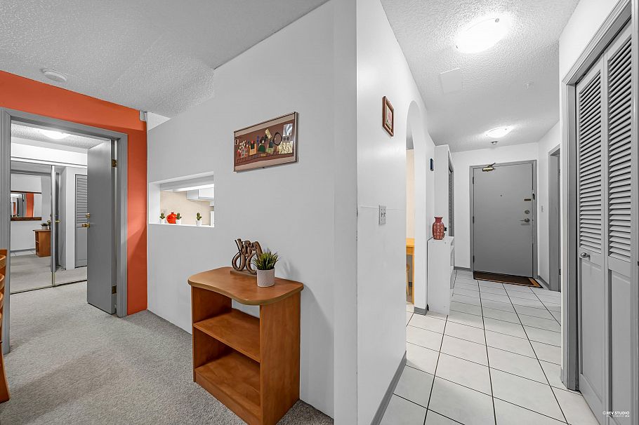 101 1924 Comox Street Vancouver, BC - 3