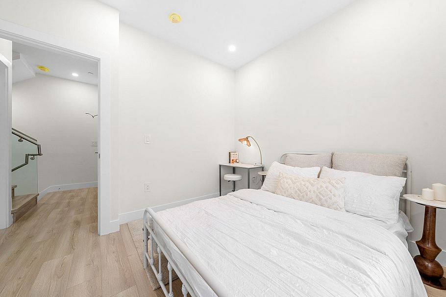 1 3581 Haida Drive Vancouver, BC - 11