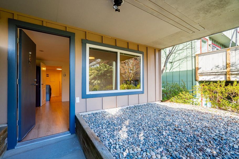 34 900 17th Street North Vancouver, BC - 35