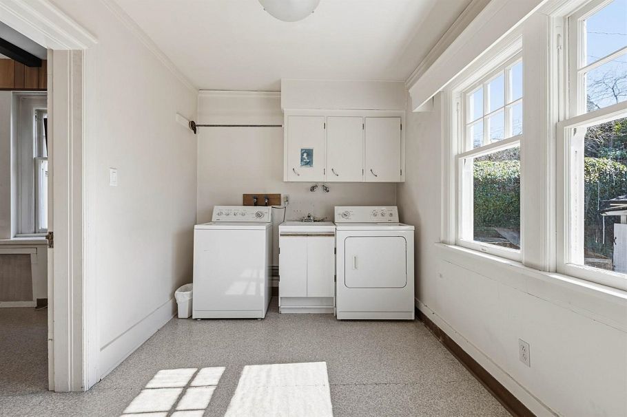 1570 W 36th Avenue Vancouver, BC - 11