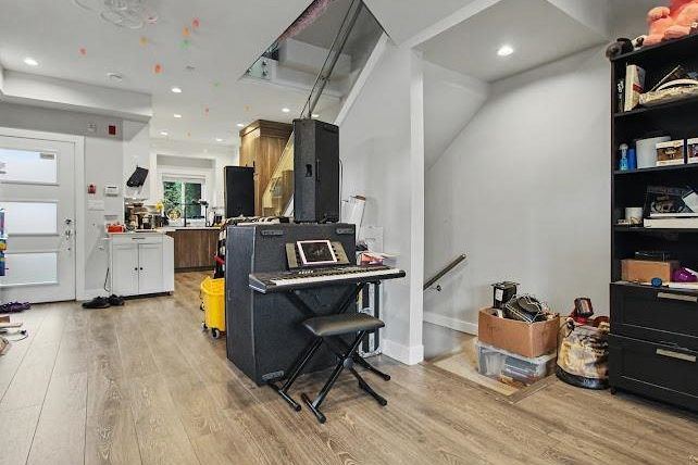 2412 Dundas Street Vancouver, BC - 9