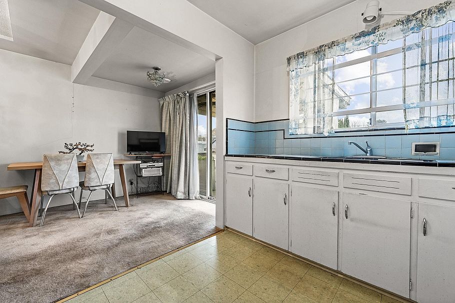 3281 E 2nd Avenue Vancouver, BC - 9