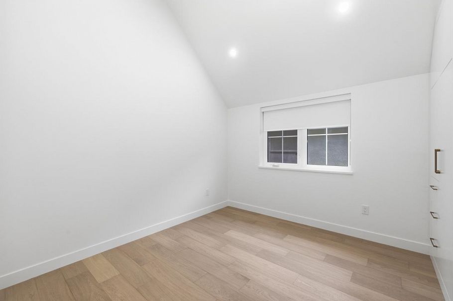 1 810 E 22nd Avenue Vancouver, BC - 28