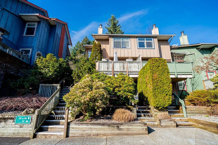 34 900 17th Street North Vancouver, BC - 1