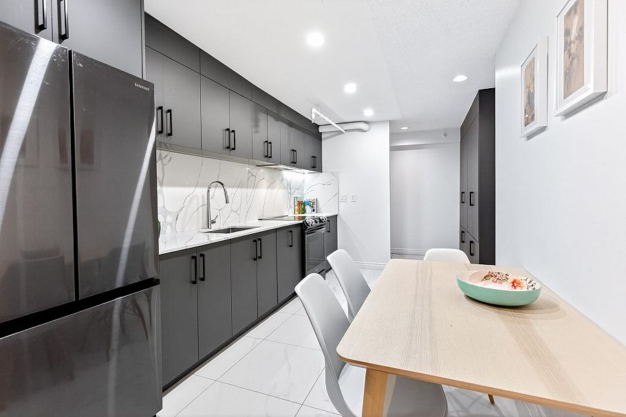 318 1500 Pendrell Street Vancouver, BC - 5