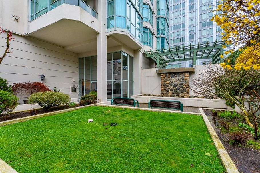 903 140 E 14th Street North Vancouver, BC - 36