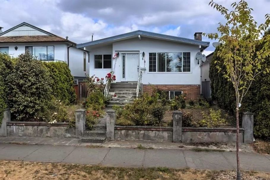 65 E 49th Avenue Vancouver, BC - 1