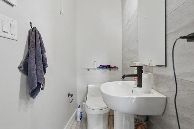 2412 Dundas Street Vancouver, BC - 10