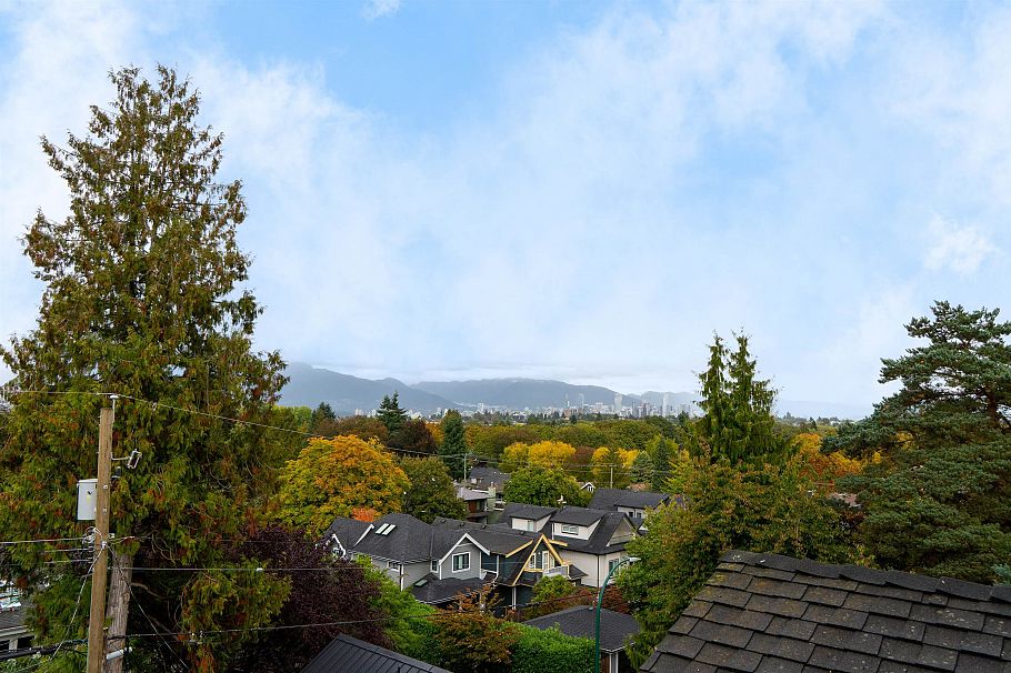 3511 W 15th Avenue Vancouver, BC - 32