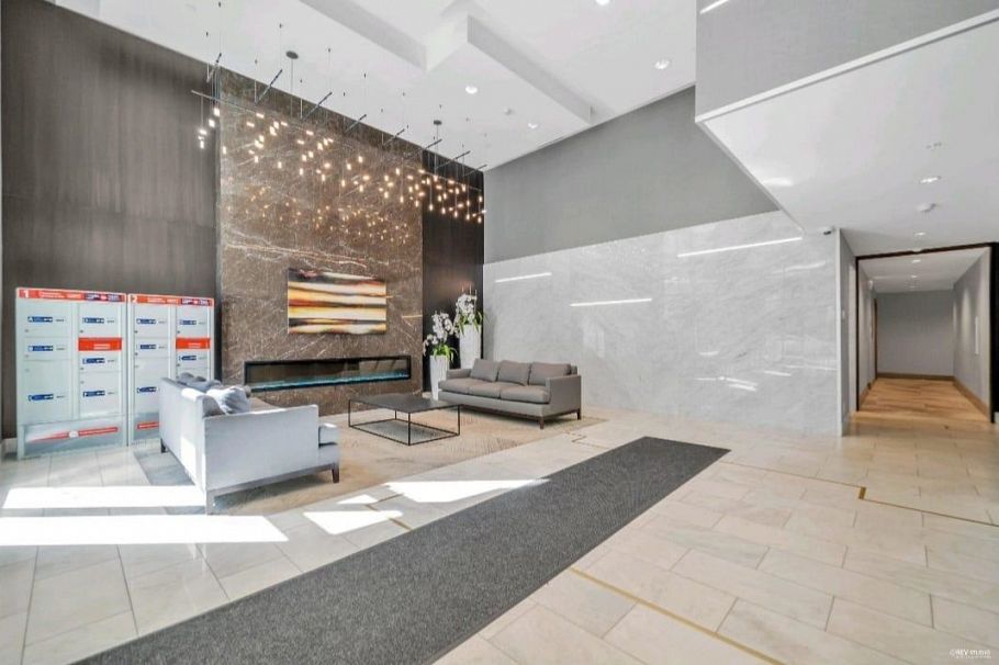 1205 3487 Binning Road Vancouver, BC - 1