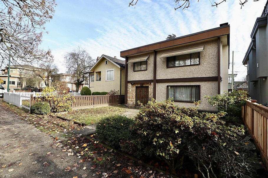 6816 Ontario Street Vancouver, BC - 1