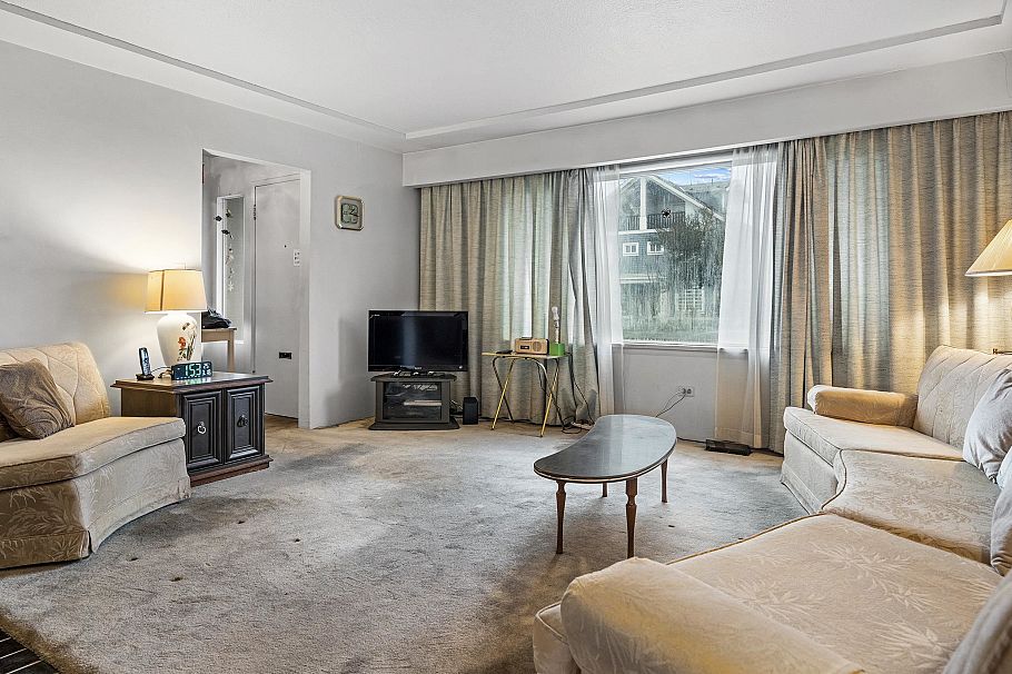 3281 E 2nd Avenue Vancouver, BC - 5