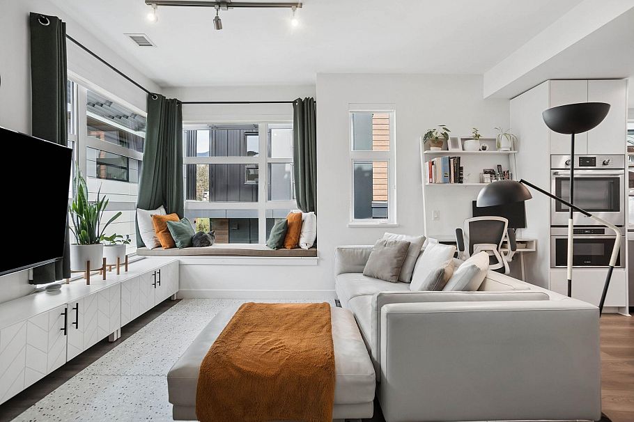 222 2060 Curling Road North Vancouver, BC - 2