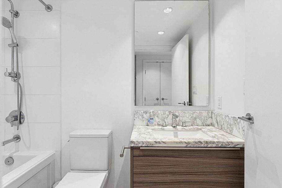 1909 1550 Fern Street North Vancouver, BC - 12