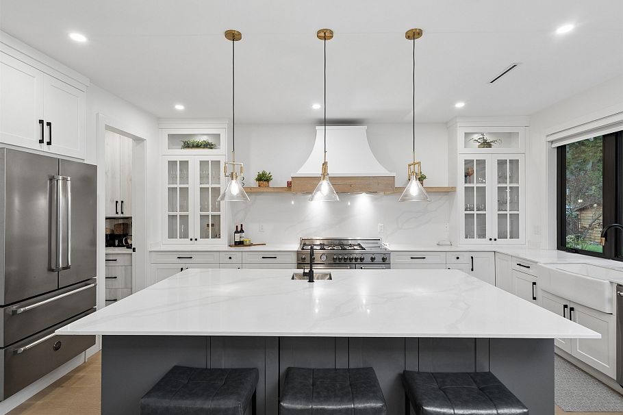 1260 Plateau Drive North Vancouver, BC - 3