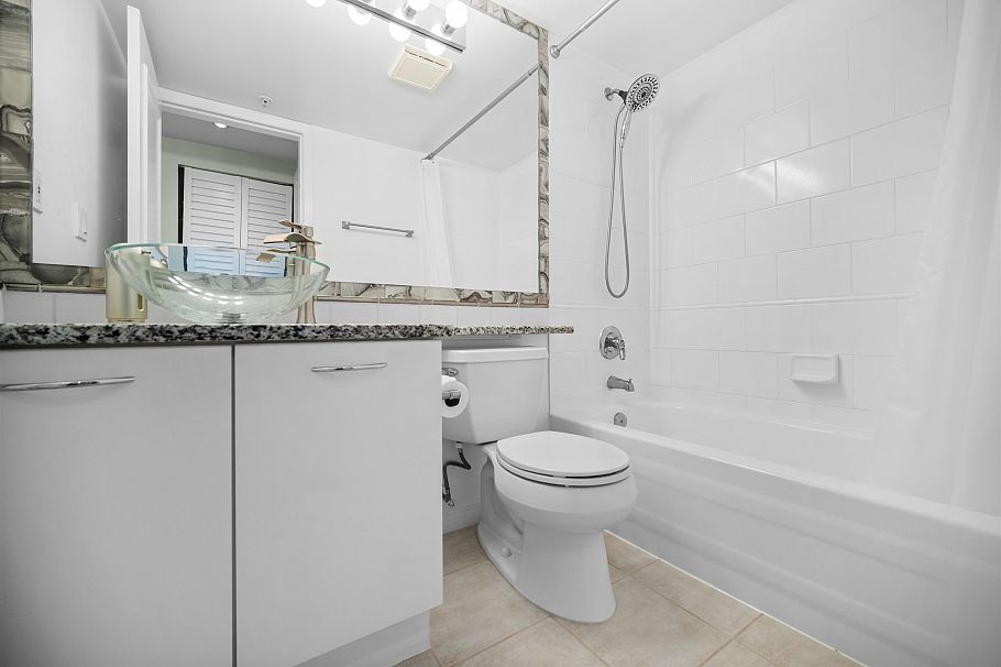 1001 1331 W Georgia Street Vancouver, BC - 16