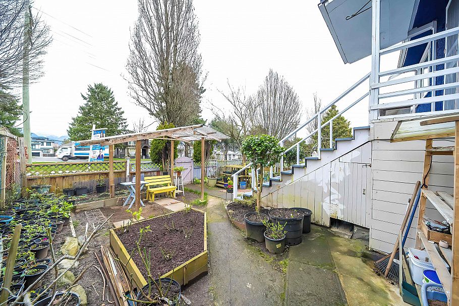 3134 E 1st Avenue Vancouver, BC - 5