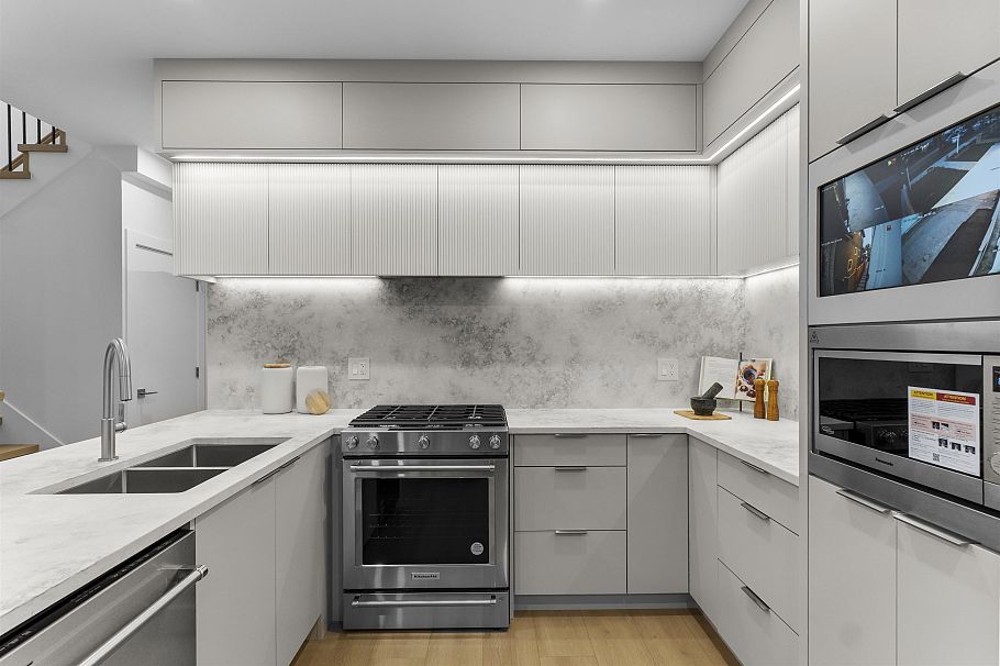 1 2386 E 45th Avenue Vancouver, BC - 8