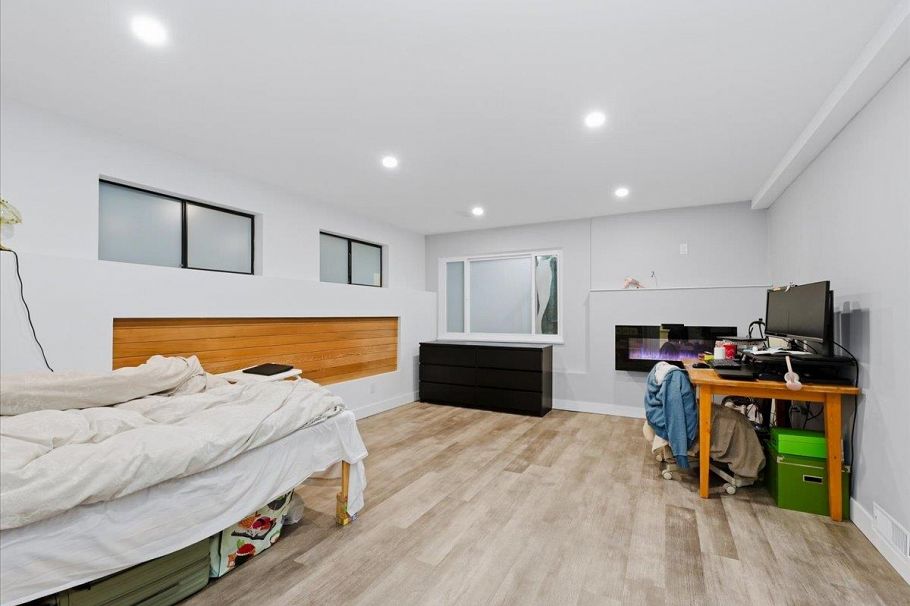 1341 Wellington Drive North Vancouver, BC - 30