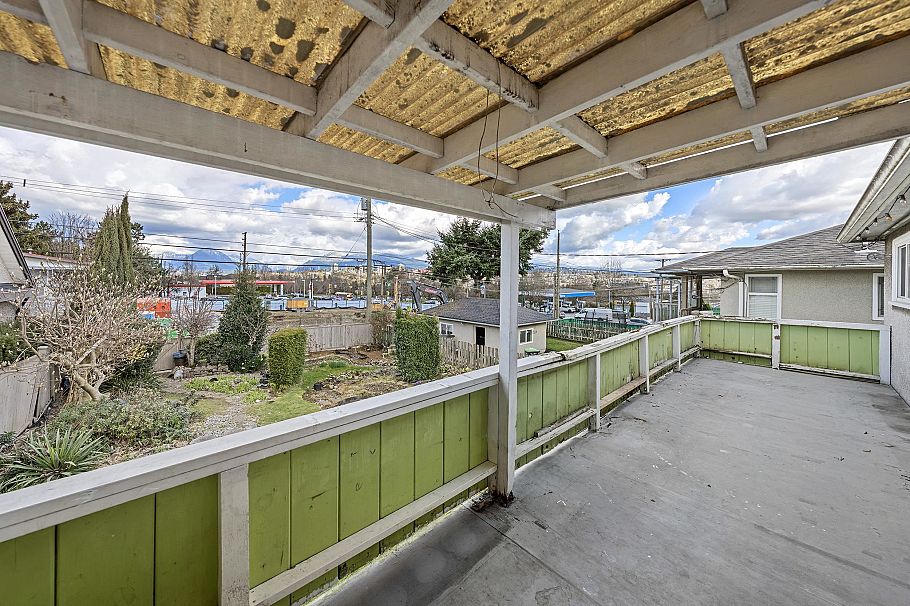 3281 E 2nd Avenue Vancouver, BC - 27