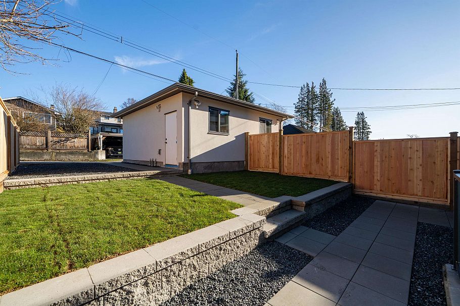 7380 Maple Street Vancouver, BC - 36