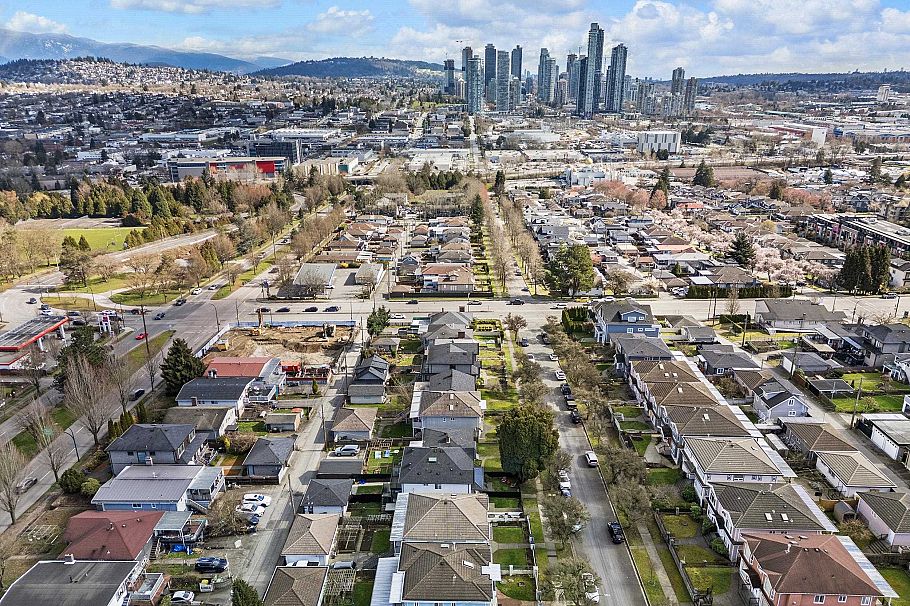 3281 E 2nd Avenue Vancouver, BC - 34