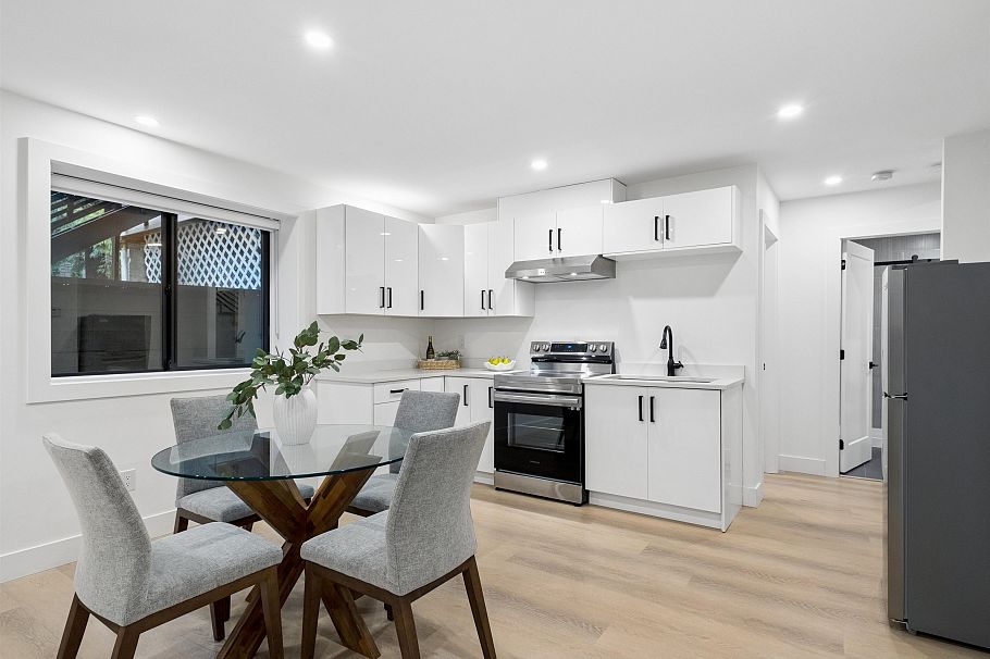 1260 Plateau Drive North Vancouver, BC - 30