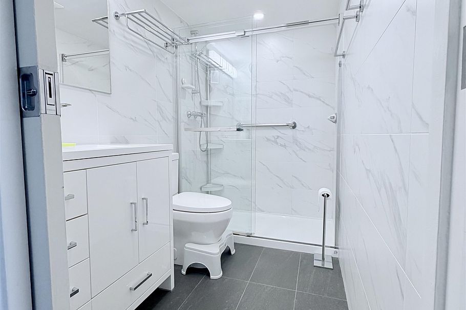 1501 1740 Comox Street Vancouver, BC - 23