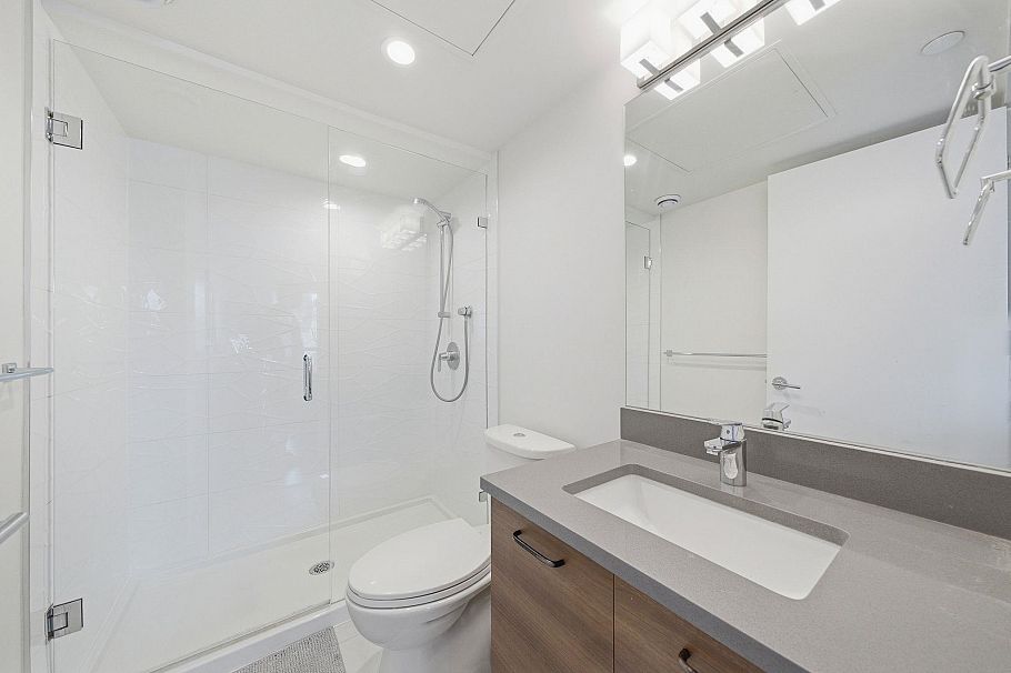 204 1519 Crown Street North Vancouver, BC - 13