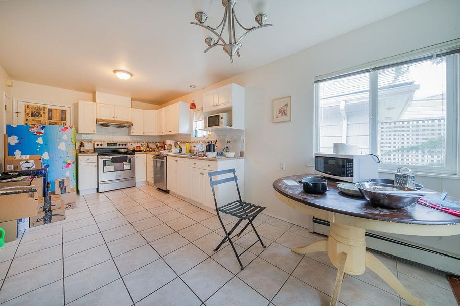 4663 W 15th Avenue Vancouver, BC - 10