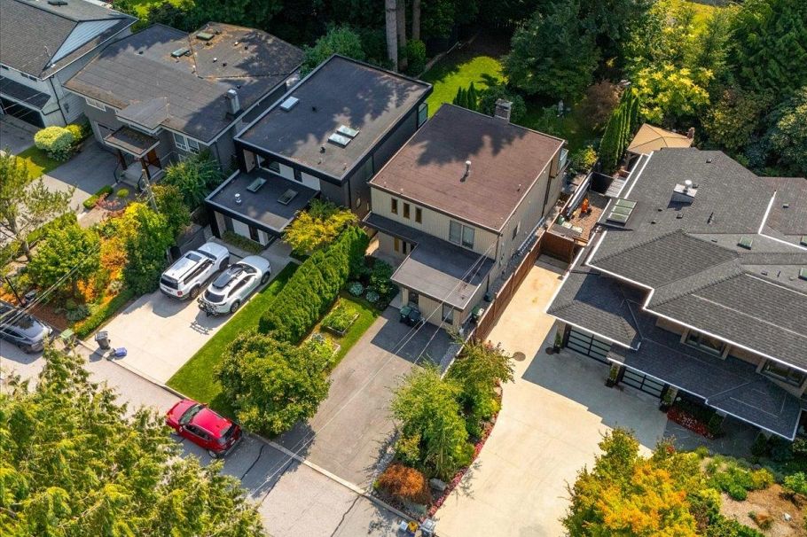 1341 Wellington Drive North Vancouver, BC - 38