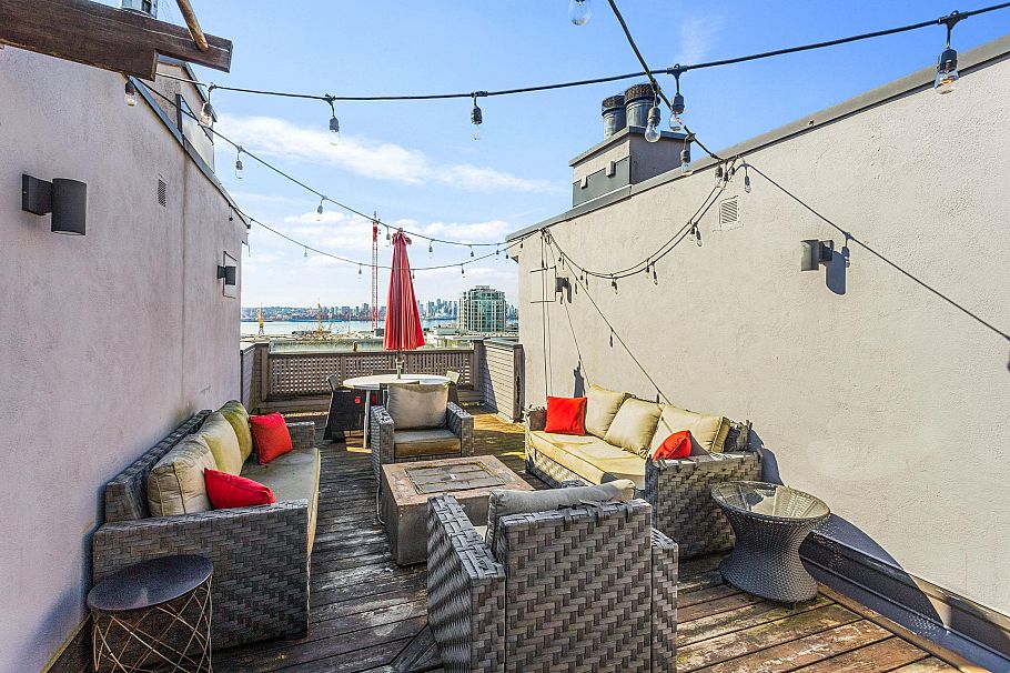 D 225 E 4th Street North Vancouver, BC - 17