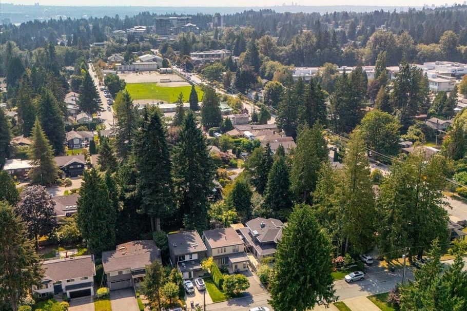 1341 Wellington Drive North Vancouver, BC - 36