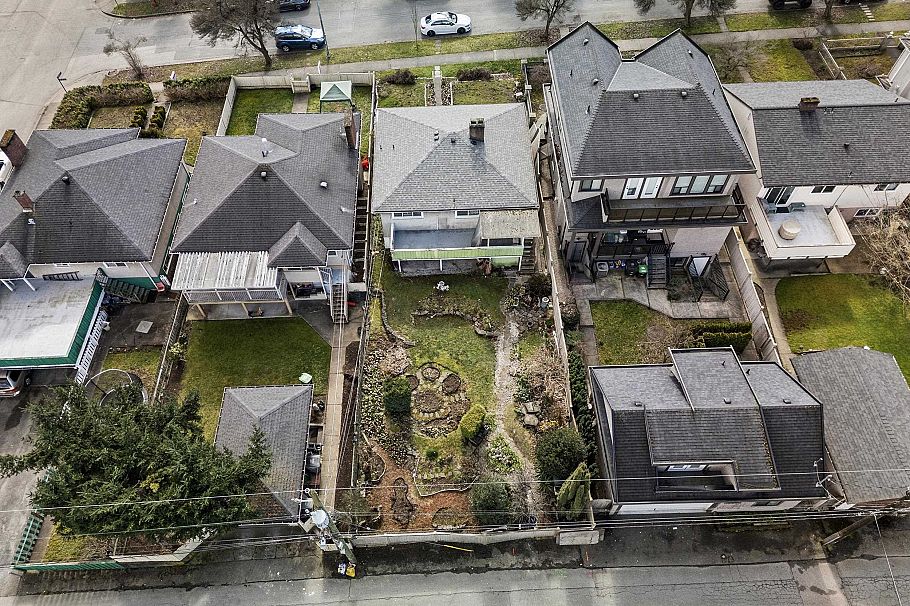 3281 E 2nd Avenue Vancouver, BC - 33