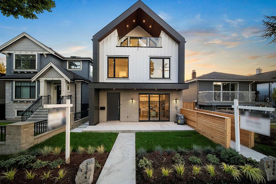 1 2386 E 45th Avenue Vancouver, BC - 1