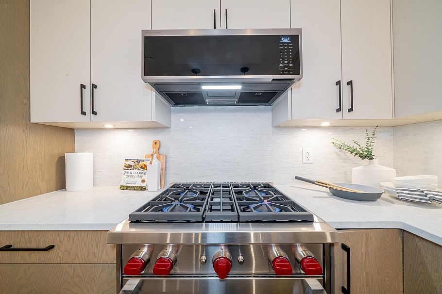 A 2735 W 8th Avenue Vancouver, BC - 11