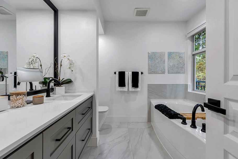 1102 Strathaven Drive North Vancouver, BC - 14