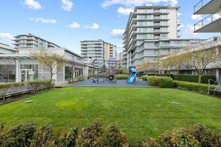 TH16 8677 Capstan Way Richmond, BC - 36