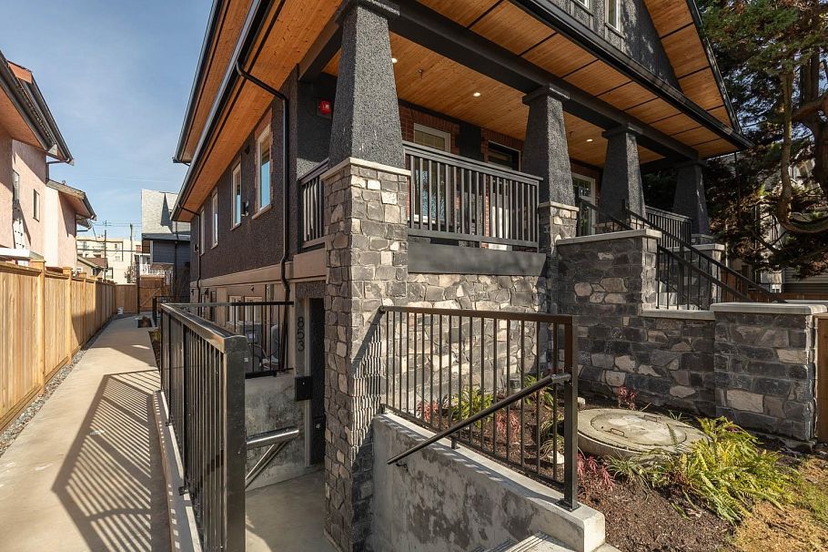 853 E 19th Avenue Vancouver, BC - 16