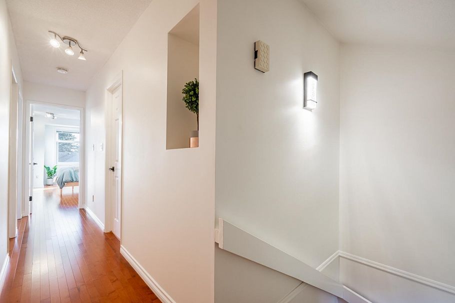 34 900 17th Street North Vancouver, BC - 17