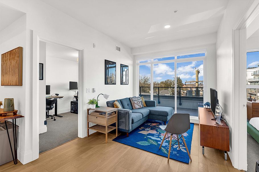 409 2550 Garden Drive Vancouver, BC - 3