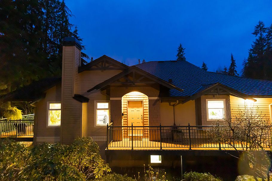 1102 Strathaven Drive North Vancouver, BC - 30