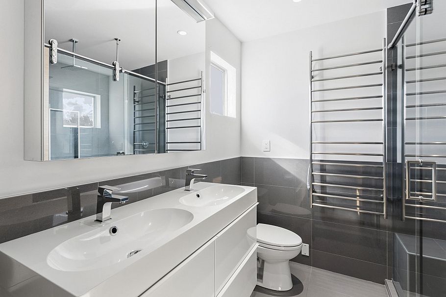 D 225 E 4th Street North Vancouver, BC - 15