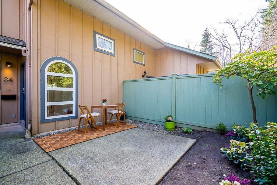 34 900 17th Street North Vancouver, BC - 4