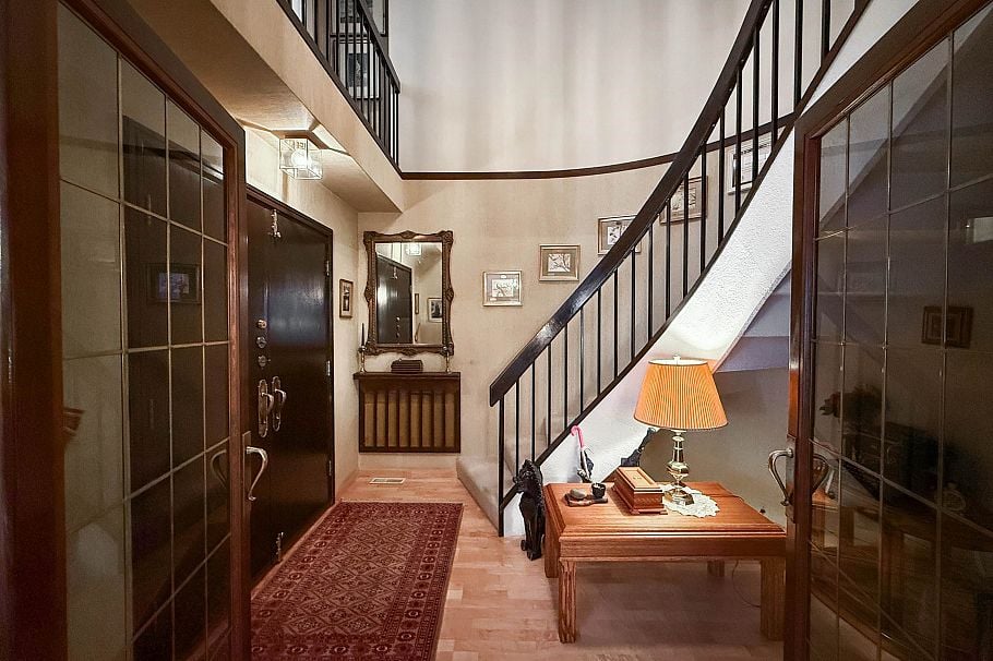 6816 Ontario Street Vancouver, BC - 2